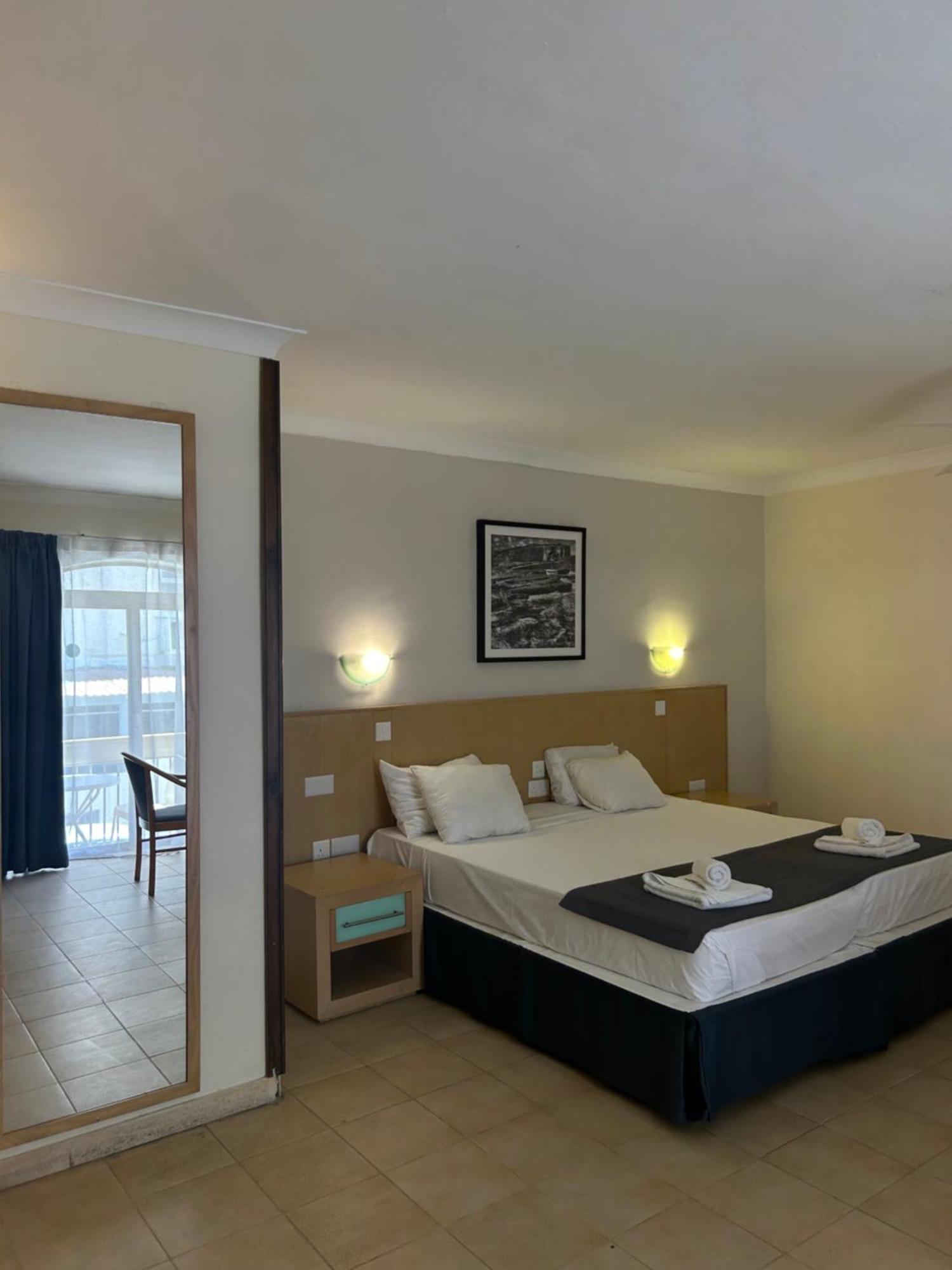 The San Anton Hotel St. Paul's Bay Room photo